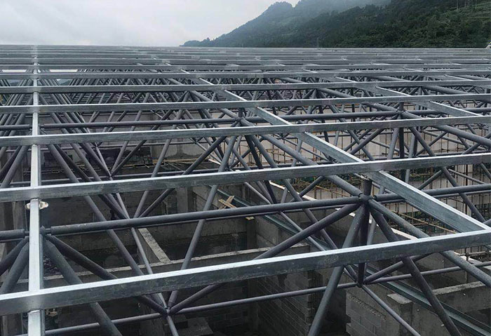 穆棱仁怀冠英学校艺体楼网架